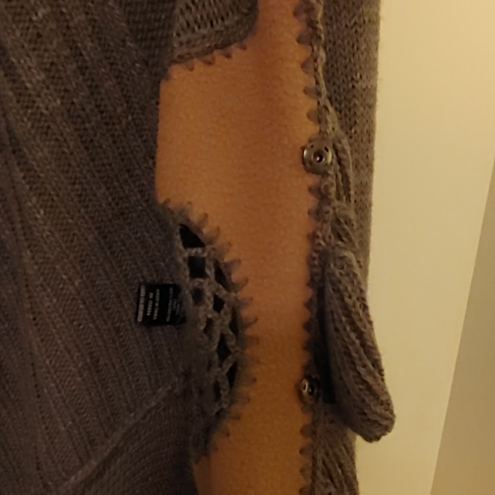Sweater - Picture 5 of 8